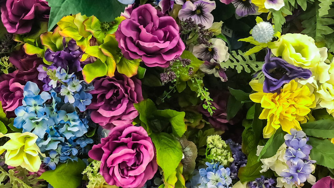 Flower Bouquet in a Vase Image 