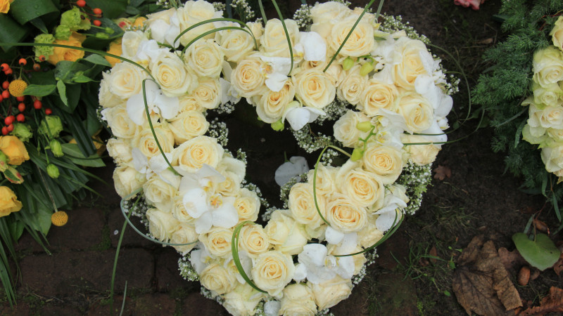 Funeral Flower Wreaths head photo