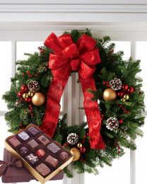 The Winter Wonders Wreath Combo with Chocolates 